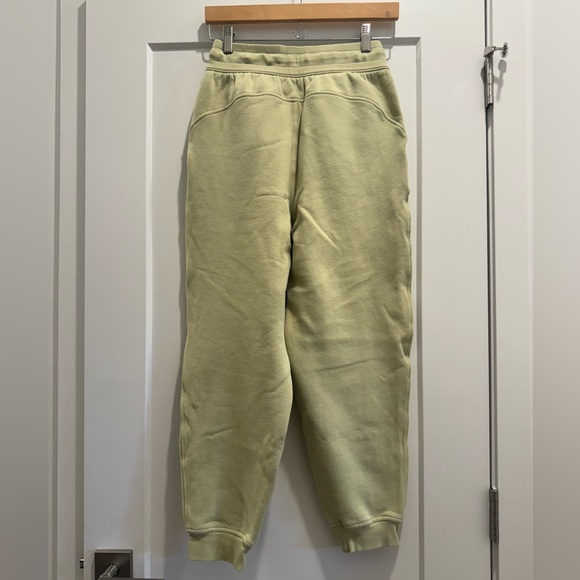 PRICE DROP⬇️ Lululemon Green Joggers in Size 4 - Picture 3 of 5